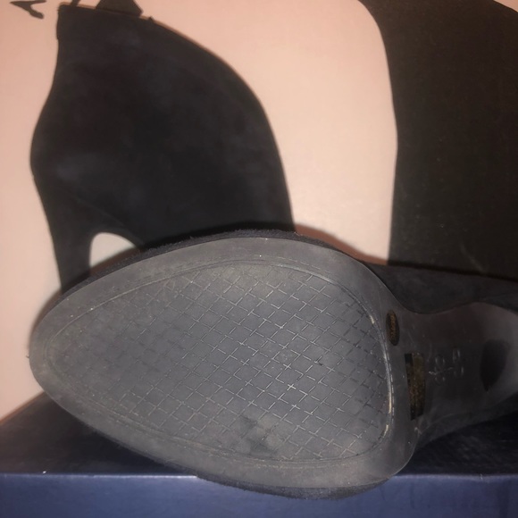 Pre Loved Jessica Simpson Faux Suede Ankle Booties - Picture 3 of 6